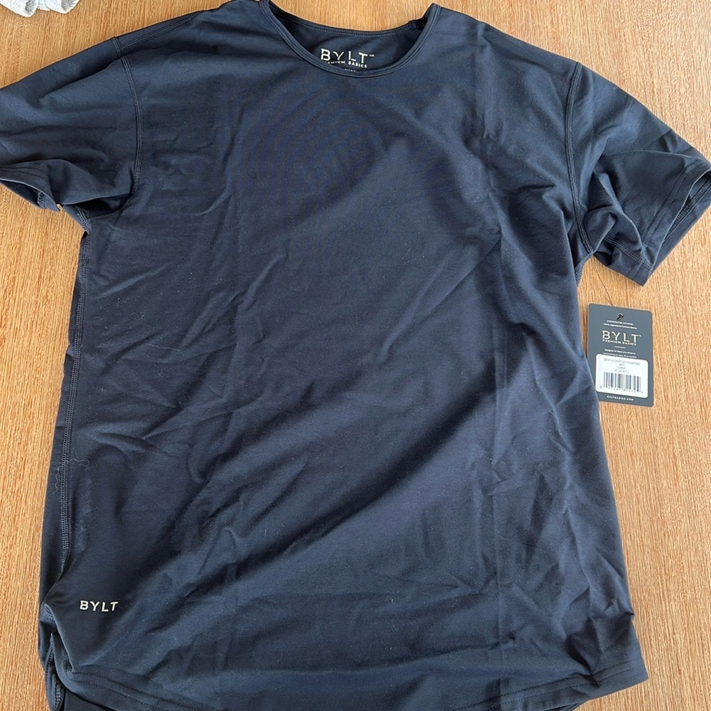 New with tags mens short sleeve BYLT shirt